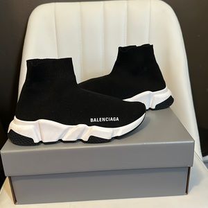 Womens Speed Recycled Knit Sneaker in Black/White